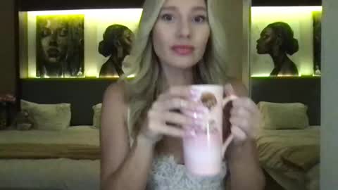 Stella online show from 09-14-25, 11:53