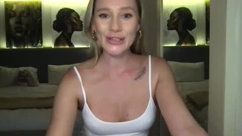 Stella online show from 09-18-25, 01:57