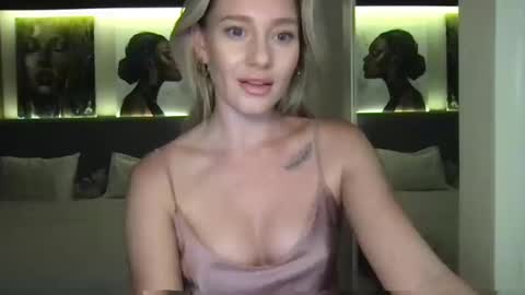 Stella online show from 09-23-25, 12:19