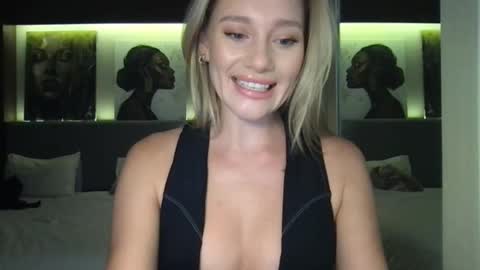 Stella online show from 10-04-25, 01:53