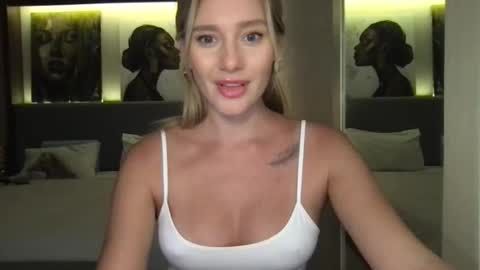 Stella online show from 10-06-25, 01:19