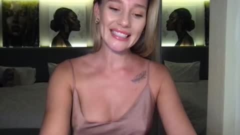 Stella online show from 10-08-25, 01:20