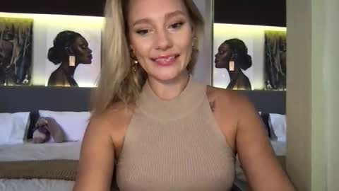 Stella online show from 10-28-25, 02:04