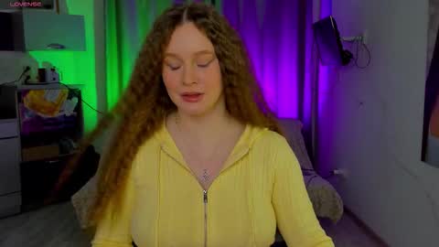 Snapshot of stella_pretty0 chatting on 10-20-25, 04:40 Stella online show from 10-20-25, 04:40