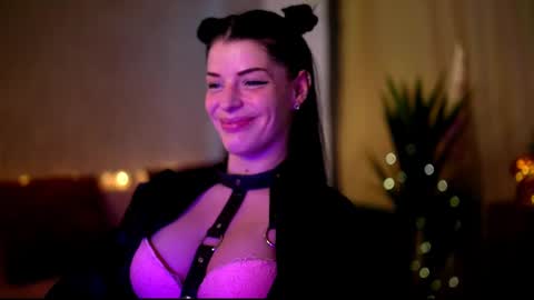 Snapshot of stella_shock chatting on 02-19-25, 07:06 Stella online show from 02-19-25, 07:06