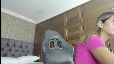 Estella online show from 01-04-25, 10:55