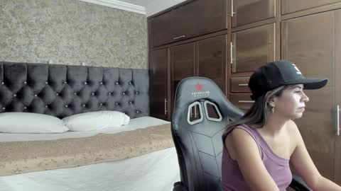 Estella online show from 01-18-25, 11:55