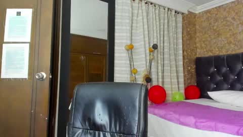 Estella online show from 03-04-25, 02:38