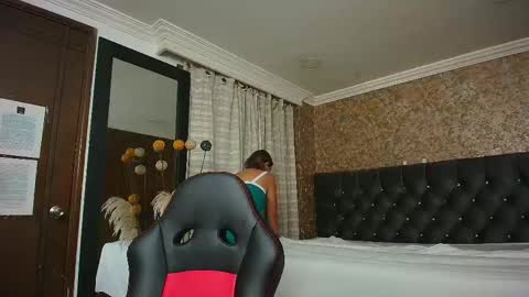 Estella online show from 09-15-25, 10:21