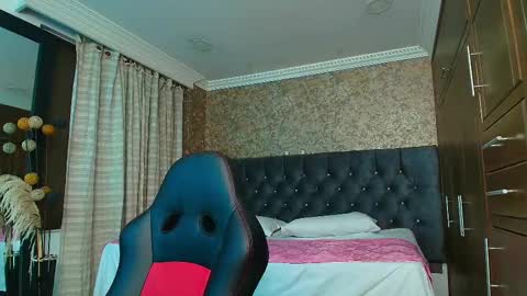 Estella online show from 09-16-25, 10:11