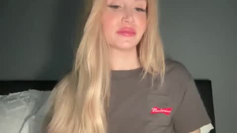 Snapshot of stellacummings chatting on 12-30-24, 04:20 Stella Bella online show from 12-30-24, 04:20