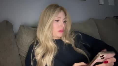 Snapshot of stellacummings chatting on 02-09-25, 10:53 Stella Bella online show from 02-09-25, 10:53