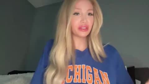 Snapshot of stellacummings chatting on 02-14-25, 03:43 Stella Bella online show from 02-14-25, 03:43