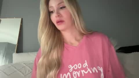 Snapshot of stellacummings chatting on 02-19-25, 08:55 Stella Bella online show from 02-19-25, 08:55