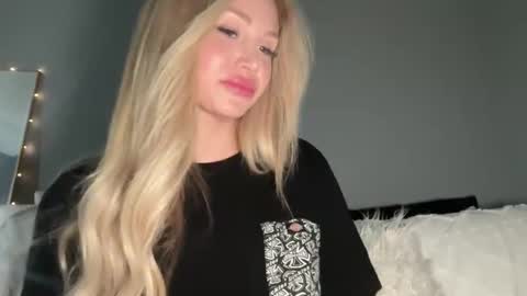 Snapshot of stellacummings chatting on 03-03-25, 12:48 Stella Bella online show from 03-03-25, 12:48