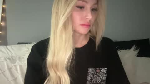 Snapshot of stellacummings chatting on 03-03-25, 07:21 Stella Bella online show from 03-03-25, 07:21