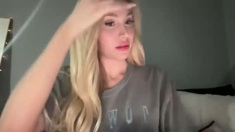 Snapshot of stellacummings chatting on 03-07-25, 02:25 Stella Bella online show from 03-07-25, 02:25