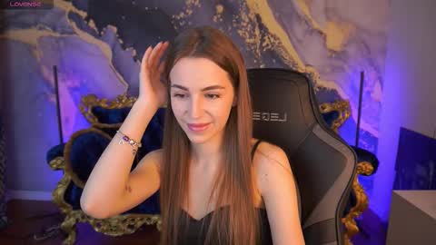 stellahoneywell online show from 10-28-25, 01:58