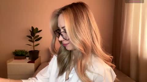 Snapshot of stellar_blade chatting on 02-05-26, 07:57 Alexia online show from 02-05-26, 07:57