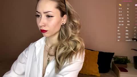 Snapshot of stellar_blade chatting on 02-17-26, 08:22 Alexia online show from 02-17-26, 08:22