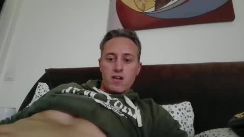 Snapshot of sten015 chatting on 11-19-25, 01:44 sten015 online show from 11-19-25, 01:44