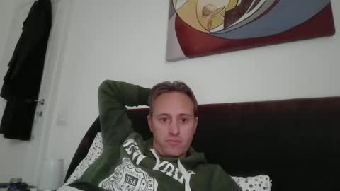 Snapshot of sten015 chatting on 11-20-25, 01:44 sten015 online show from 11-20-25, 01:44