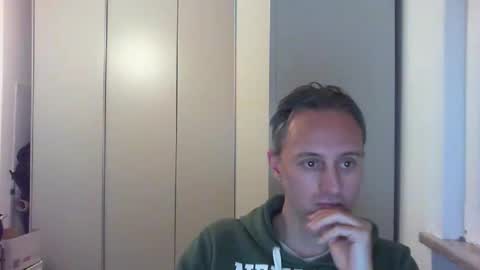 Snapshot of sten015 chatting on 11-24-25, 04:51 sten015 online show from 11-24-25, 04:51