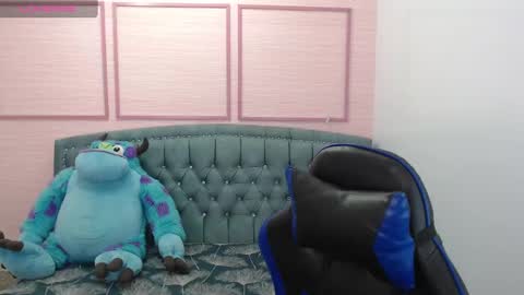 Stephania online show from 01-28-25, 10:23