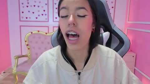 Stephania online show from 10-02-25, 11:39