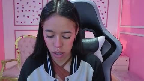 Stephania online show from 10-07-25, 12:24