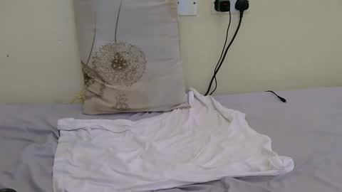 Lynne online show from 10-31-25, 01:56