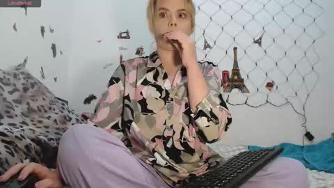 Snapshot of stephaniewild chatting on 10-02-25, 09:38 Stephanie online show from 10-02-25, 09:38