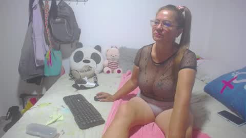 Snapshot of stepmom_slut_50_ chatting on 03-07-25, 07:05 Angie mature online show from 03-07-25, 07:05