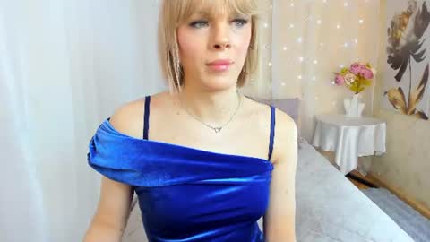 Snapshot of stesnyashkaalice chatting on 06-21-26, 01:13 Alice online show from 06-21-26, 01:13
