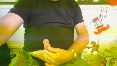 Snapshot of steve093066 chatting on 12-18-25, 07:53 Steve online show from 12-18-25, 07:53