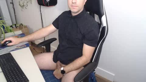 steve_oo8 online show from 12-03-24, 04:39