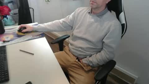 steve_oo8 online show from 02-25-25, 06:42