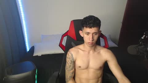 Snapshot of stevensex501 chatting on 01-04-25, 01:10 steven online show from 01-04-25, 01:10