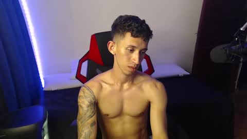 Snapshot of stevensex501 chatting on 01-09-25, 05:02 steven online show from 01-09-25, 05:02