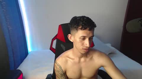 Snapshot of stevensex501 chatting on 01-11-25, 12:29 steven online show from 01-11-25, 12:29