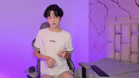 Snapshot of sthepanodimonaco chatting on 02-26-26, 08:52 Sthepano online show from 02-26-26, 08:52