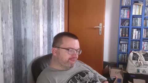 Snapshot of still_alive1985 chatting on 09-09-25, 09:20 Oliver online show from 09-09-25, 09:20