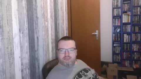 Snapshot of still_alive1985 chatting on 09-10-25, 06:13 Oliver online show from 09-10-25, 06:13