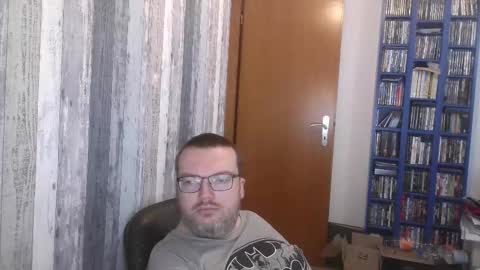 Snapshot of still_alive1985 chatting on 09-11-25, 09:20 Oliver online show from 09-11-25, 09:20