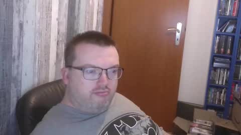 Snapshot of still_alive1985 chatting on 09-21-25, 06:26 Oliver online show from 09-21-25, 06:26