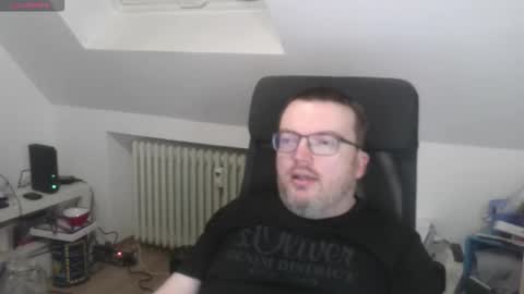 Snapshot of still_alive1985 chatting on 11-22-25, 07:24 Oliver online show from 11-22-25, 07:24