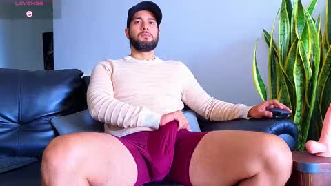 Stiven Montiel online show from 10-05-25, 03:10