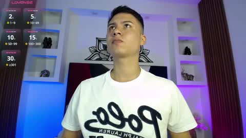 Snapshot of stiven_zarek chatting on 02-25-26, 12:37 stiven online show from 02-25-26, 12:37