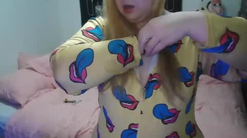 Snapshot of stoned2dabones666 chatting on 12-10-24, 11:32 Haily online show from 12-10-24, 11:32