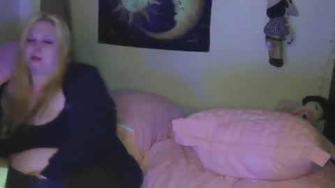 Snapshot of stoned2dabones666 chatting on 12-12-24, 12:33 Haily online show from 12-12-24, 12:33